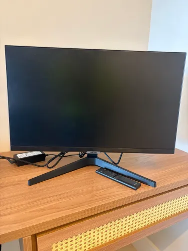 Samsung Smart Monitor M5 24 Full HD - Wi-Fi, Bluetooth, AirPlay e Smart TV