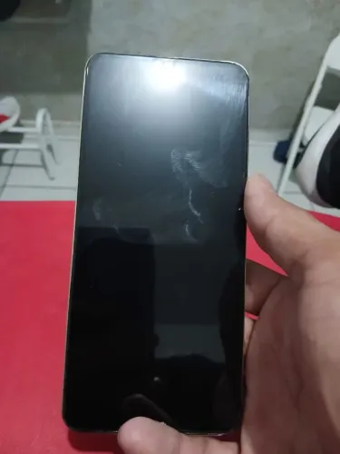 Celuamr realme c70 tela impecável marcas de uso na traseira 