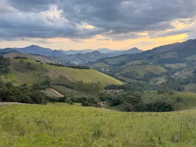 Lindo terreno em ALAGOA MG POR 300.00. 5 hectares com casa 