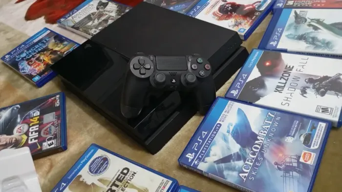 PS4  1 TB + 12 Jogos 