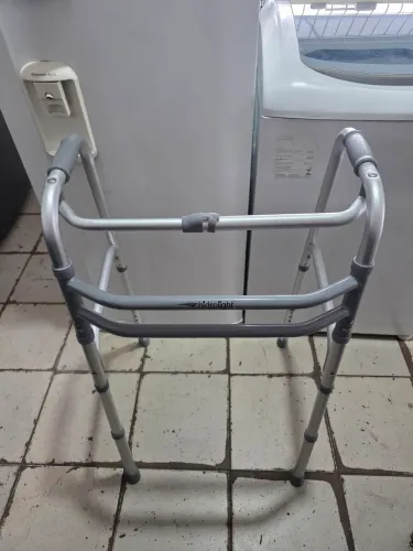 Andajar pra idoso em alumínio em estado de zero