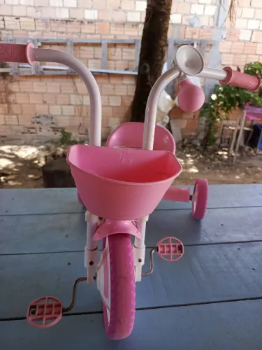 Triciclo infantil menina