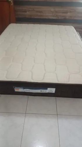 Vendo colchão de casal