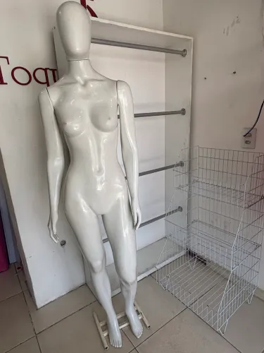 3 Manequins 