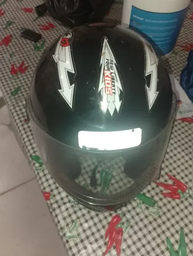Um capacete