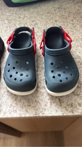 Tênis e Crocs