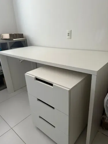 Mesa tipo ilha 156x70cm com gaveteiro