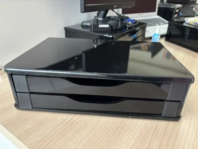 Suporte para Monitor com 2 Gavetas Preto - R$25