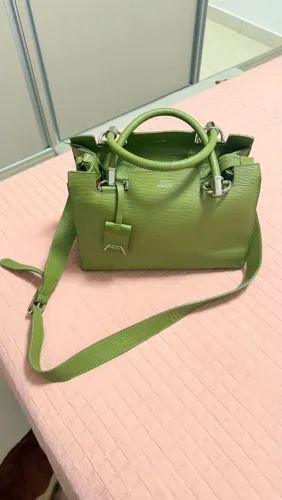 Bolsa Arezzo original, na cor verde oliva, moderna e elegante! ?