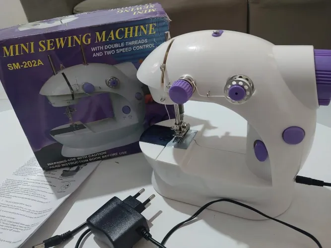 Mini máquina de costura