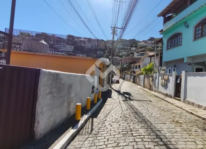 Venda de casa + Edícula na Barra do Imbuí | 140 m² de Área Construída