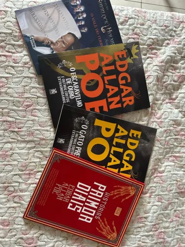 Livros Allan poe e Sherlock Holmes