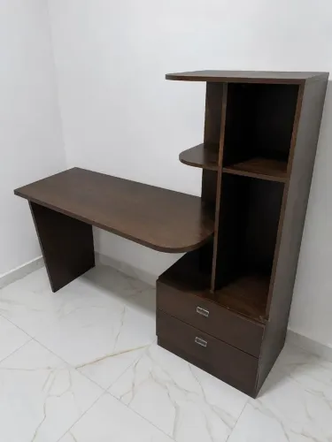 Mesa escrivaninha e cadeira de escritório 