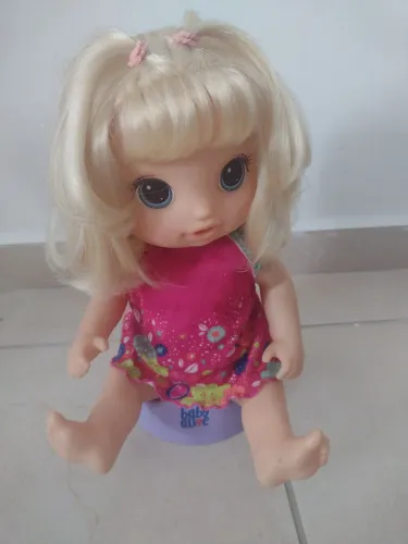 Boneca baby alive fala dança conversa do piniquinho bebe água