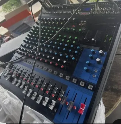 Mesa de Som 16 Canais