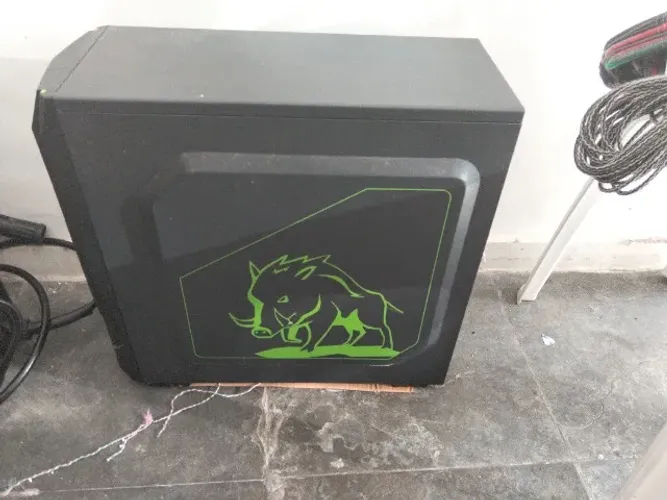 Gabinete mid Tower javali