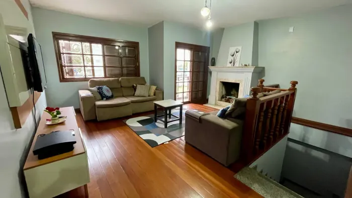 Casa à venda na Av. Duque de Caxias, Fragata - 280 m², 3 quartos (todos suítes), lareira e
