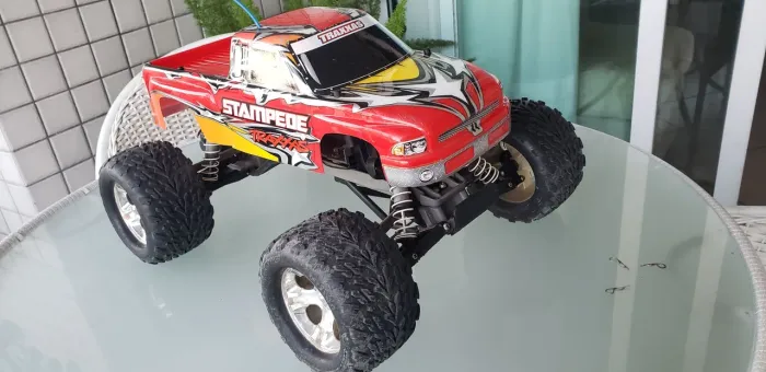 STAMPEDE TRAXXAS - MOD: 3605 - ESC:1/10 - C/CONTROLE - POUQUÍSSIMO USO!