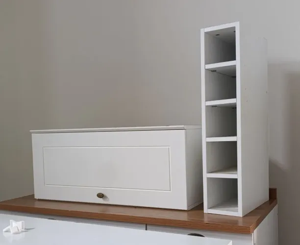 Armário aéreo basculante e nicho adega