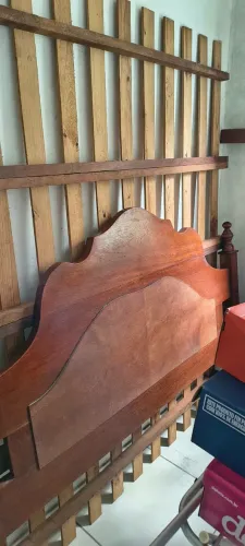 Cama de madeira 