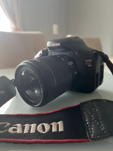 Câmera canon EOS Rebel T3i ?