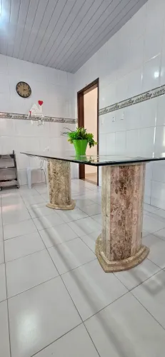 Mesa de Jantar em Vidro com Base em Mármore - Excelente Estado