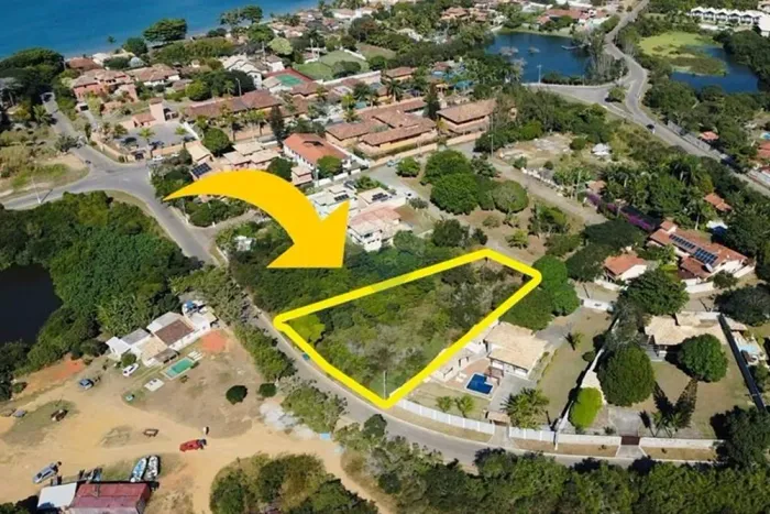 Terreno com RGI à venda na Ferradura a 350 m da praia em Búzios