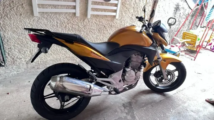 CB300R Dourada, revisada, só transferir.