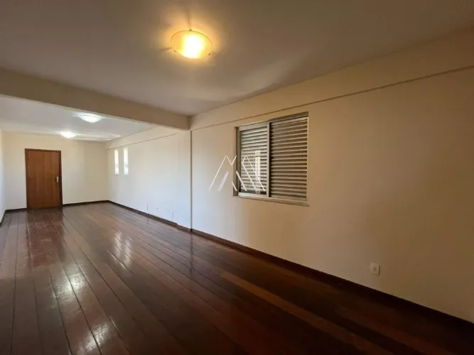 Alugo apartamento em Itaúna com excelente localização!