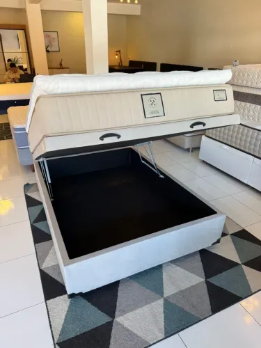 Colchão de Casal CARNEIRO SEMINOVO COM CAMA CASAL BAÚ