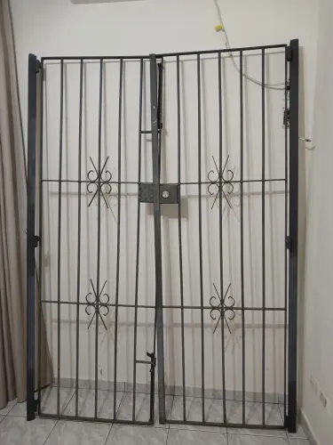 Portão ferro 2 metros de altura x 1.5 m de largura