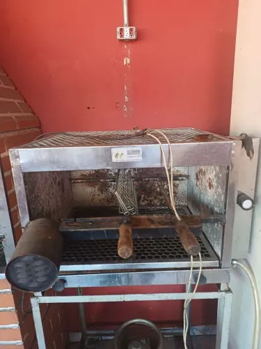 Churrasqueira giratória a gás 