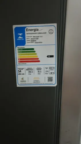 Geladeira novíssima 375 litros , ainda na garantia ,2 meses de uso. Parcelo no cartão