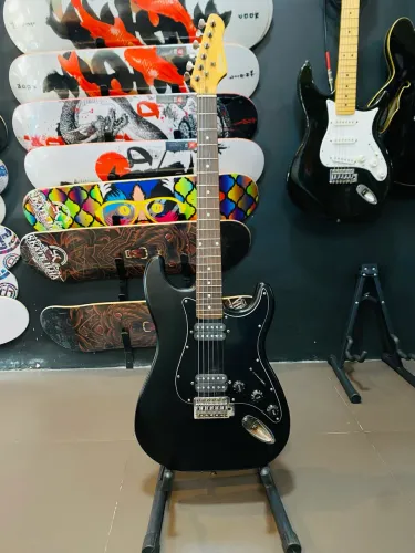 Guitarra StratoCaster Giannini G-102