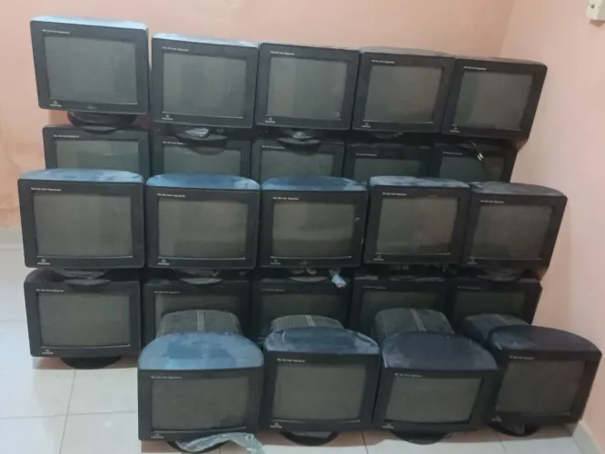 MONITORES TUBÃO FUNCIONANDO