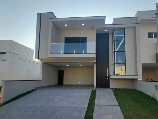 Casa em condomínio, próximo ao centro, bosques e lagos, 3 dormitórios sendo 1 suíte, 4 vag