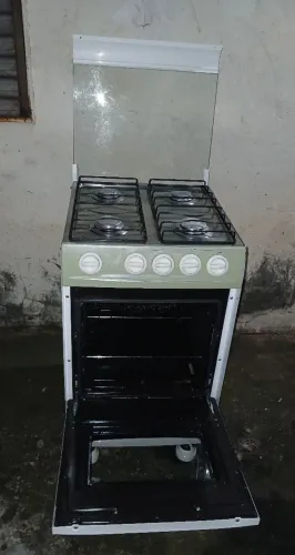 Fogão 4 Bocas com Forno (A Gás / Tradicional) - Funcionando Perfeitamente