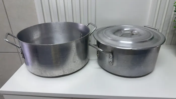 Panelas em aluminio grande