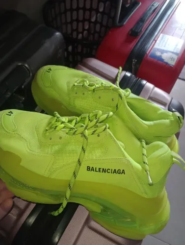 Balenciaga verde neon