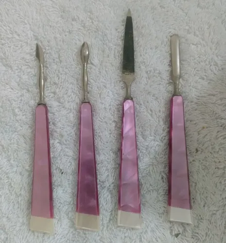 Antigo jogo de utensílios de unha