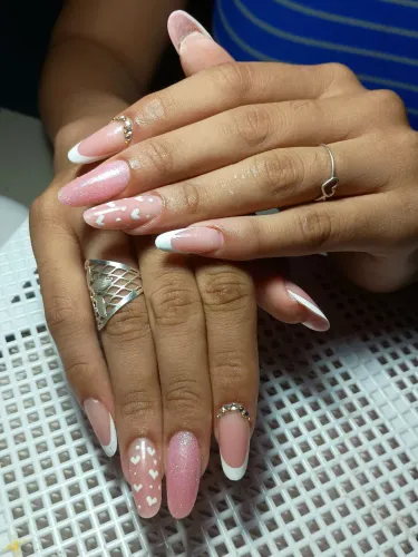NAIL DESIGNER 