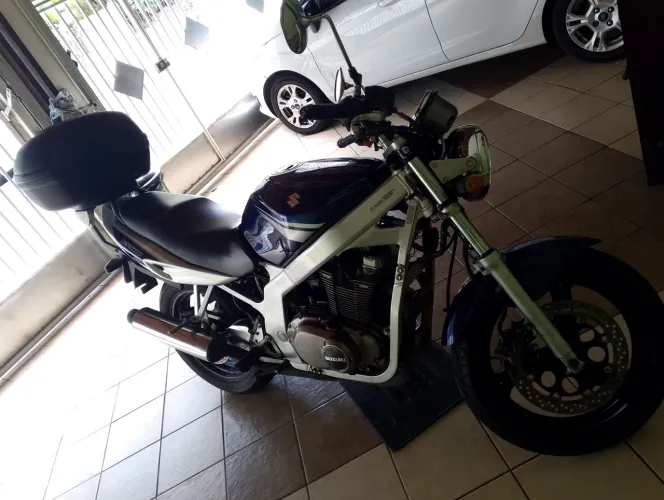 Suzuki GS500 2003. TROCO POR CARRO.