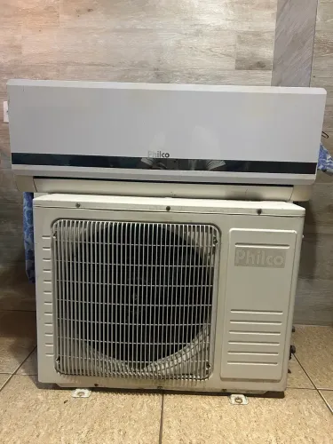 Ar condicionado 12.000 Btus (quente/frio)