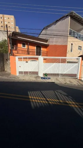 Sobrado com 3 dormitórios para alugar, 150 m² por R$ 2.555,00/mês - Jardim Baruch - Guarul