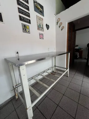 Mesa de ferro e inox 