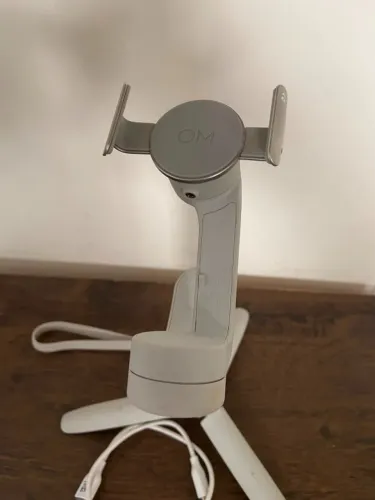 DJI OM 5 Estabilizador Gimbal para Celular com Tripé e Haste Extensível