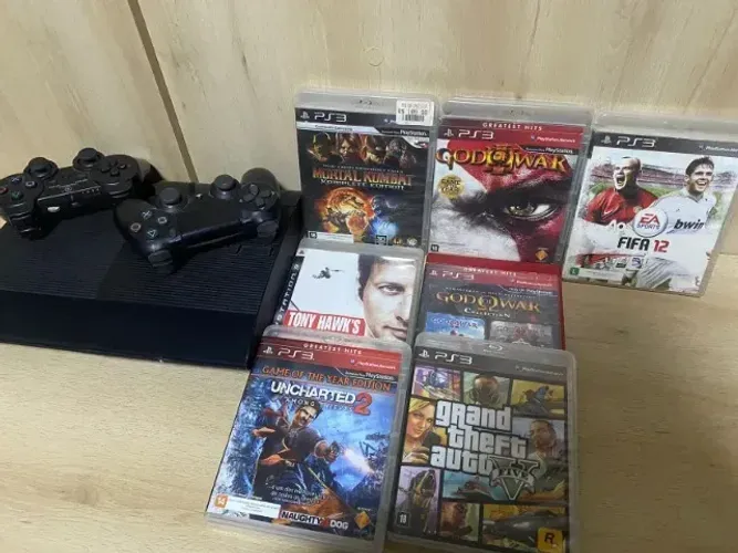 PS3 SLIM COM VARIOS JOGOS E DUAS MANETES INDO UMA ORIGINAL