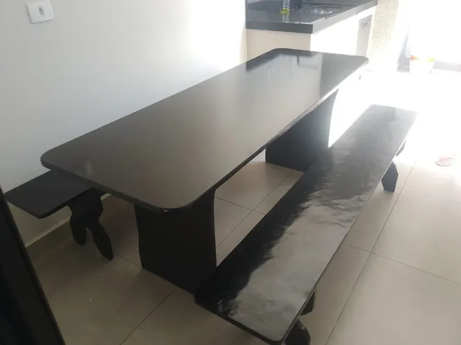 Mesa e bancos em pedra ardósia
