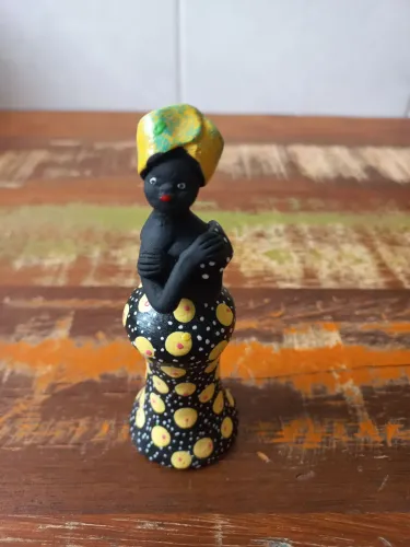 Bonequinha da Bahia em gesso - Em excelente estado