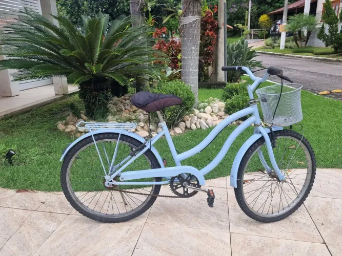 Bicicleta aro 24 retrô com Cestinha Azul Claro